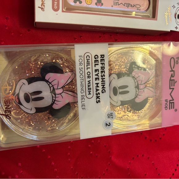 The Creme Shop Disney Bundle 

Minnie Mouse Dome Travel Pouch with accessories - Picture 8 of 9